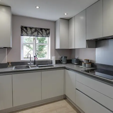 Entire Home/Flat Perfect For Contractors Bishop's Stortford Exterior photo